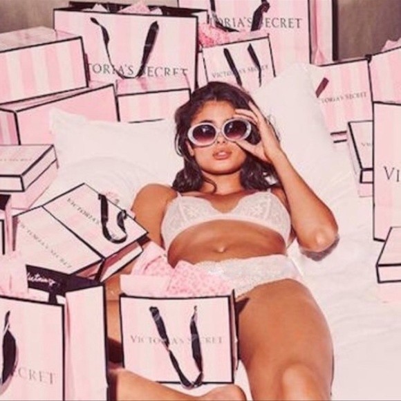 Victoria’s Secret Paper Shopping Bags Set of 6 - Picture 5 of 16